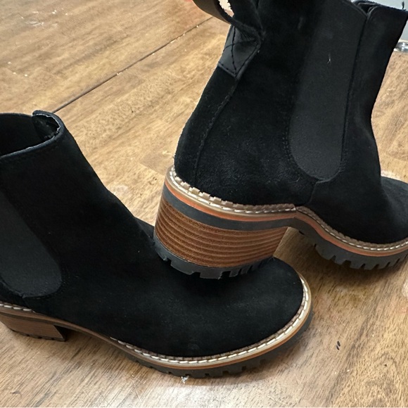 Bertuchi Shoes - Bertuchi Black Suede Chelsea Boots